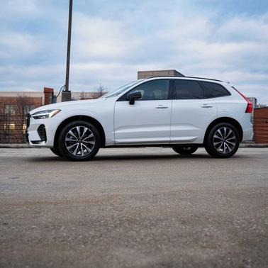 2025 Volvo XC60 B5 Plus