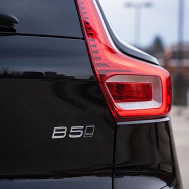2025 Volvo XC40 B5 Plus Dark Theme
