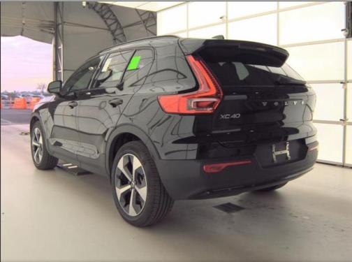 2025 Volvo XC40 B5 Plus Dark Theme