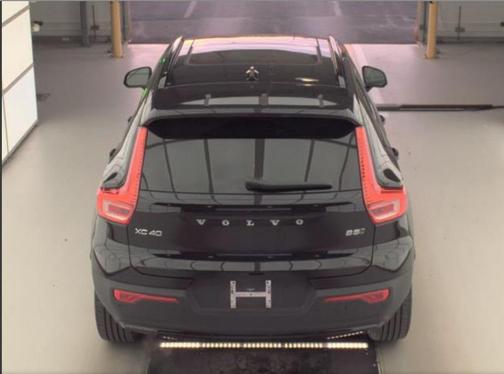 2025 Volvo XC40 B5 Plus Dark Theme