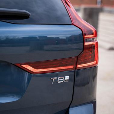 2026 Volvo XC60 Plug-In Hybrid Ultra, T8 AWD Electric/Gasoline, Dark