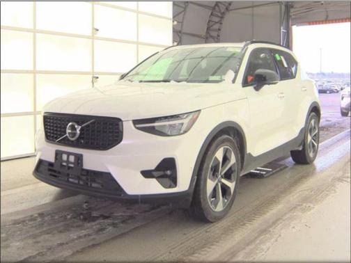 2025 Volvo XC40 B5 Plus Dark Theme