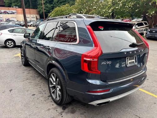 2019 Volvo XC90 T6 Momentum