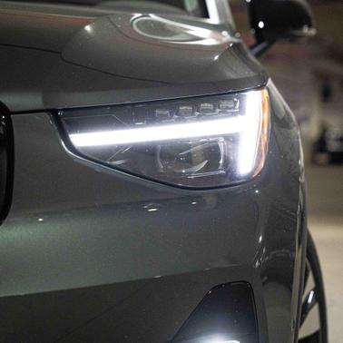 2026 Volvo XC40 Ultra, B5 AWD Gas (mild hybrid), Dark