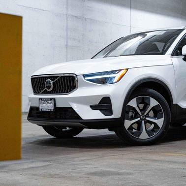 2025 Volvo XC40 B5 Core Bright Theme