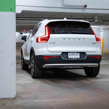 2025 Volvo XC40 B5 Core Bright Theme