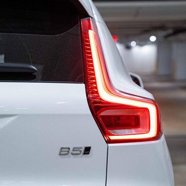 2025 Volvo XC40 B5 Core Bright Theme