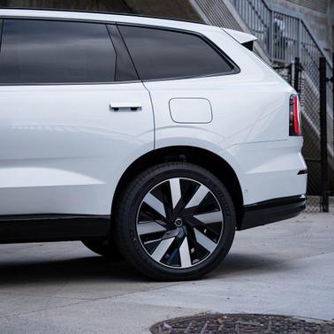 2025 Volvo EX90 Twin Motor Performance Plus 6-Seater