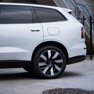 2025 Volvo EX90 Twin Motor Performance Plus 6-Seater