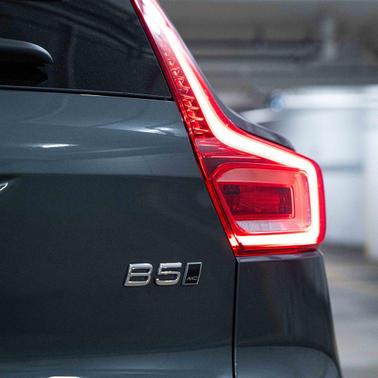 2026 Volvo XC40 Core, B5 AWD Gas (mild hybrid), Dark