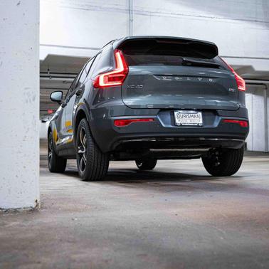 2026 Volvo XC40 Core, B5 AWD Gas (mild hybrid), Dark