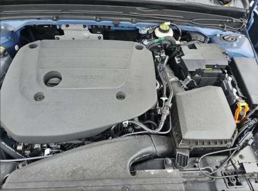 2025 Volvo XC40 B5 Plus Bright Theme