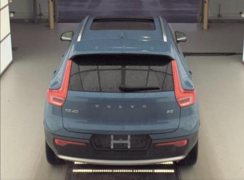 2025 Volvo XC40 B5 Plus Bright Theme