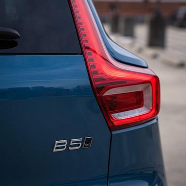 2025 Volvo XC40 B5 Plus Bright Theme