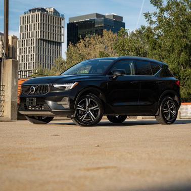 2025 Volvo XC40 B5 Core Bright Theme