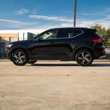 2025 Volvo XC40 B5 Core Bright Theme