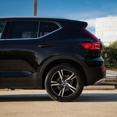 2025 Volvo XC40 B5 Core Bright Theme