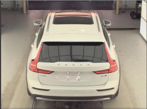 2025 Volvo V60 Cross Country Plus, B5 AWD Gas (mild hybrid)