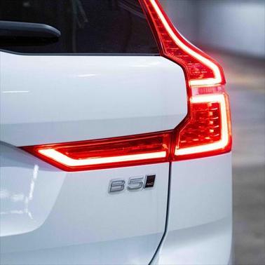 2025 Volvo XC60 B5 Core