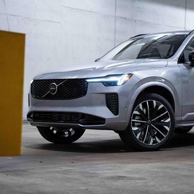 2026 Volvo XC90 B6 Ultra Dark Theme 6-Seater