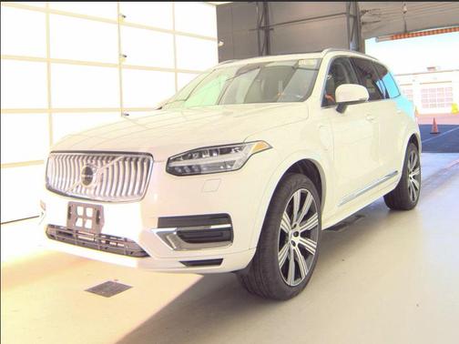 2024 Volvo XC90 Recharge Plug-In Hybrid T8 Core Bright Theme