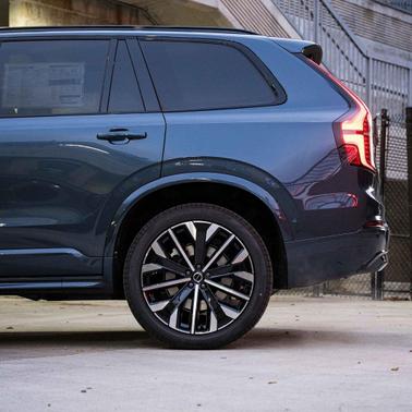 2026 Volvo XC90 Plug-In Hybrid T8 Ultra Dark Theme 7-Seater