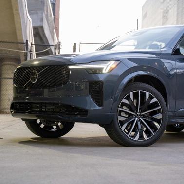 2026 Volvo XC90 Plug-In Hybrid T8 Ultra Dark Theme 7-Seater