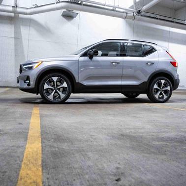 2026 Volvo XC40 B5 Plus