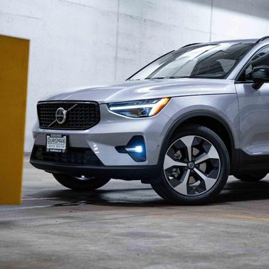 2026 Volvo XC40 B5 Plus