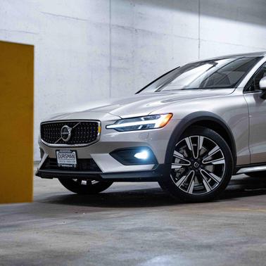 2025 Volvo V60 Cross Country B5 Ultra