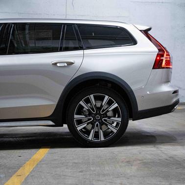 2025 Volvo V60 Cross Country B5 Ultra