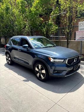 2021 Volvo XC40 T5 Momentum