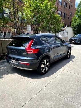 2021 Volvo XC40 T5 Momentum