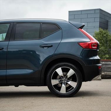 2021 Volvo XC40 T5 Momentum