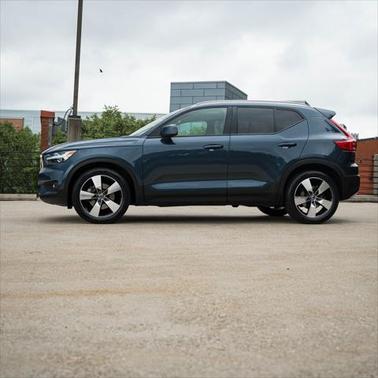 2021 Volvo XC40 T5 Momentum