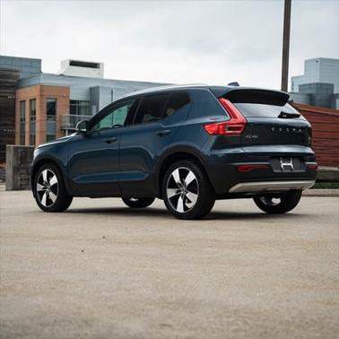2021 Volvo XC40 T5 Momentum
