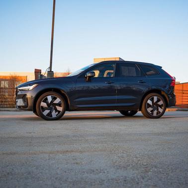 2025 Volvo XC60 Plug-In Hybrid T8 Plus