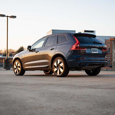 2025 Volvo XC60 Plug-In Hybrid T8 Plus