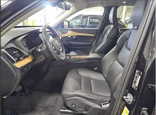 Onyx Black 2024 Volvo XC90 Plus