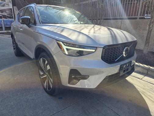 Silver Dawn 2024 Volvo XC40 Ultimate