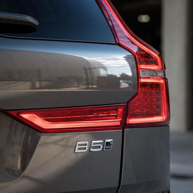 2024 Volvo XC60 B5 Core Dark Theme
