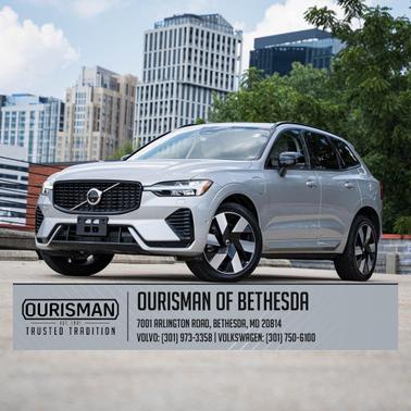 2024 Volvo XC60 Recharge Plug-In Hybrid T8 Plus Dark Theme