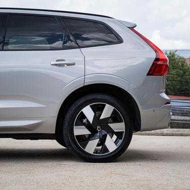 2024 Volvo XC60 Recharge Plug-In Hybrid T8 Plus Dark Theme
