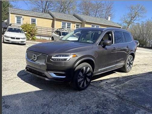 Platinum Grey 2024 Volvo XC90 Plus