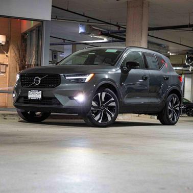 2026 Volvo XC40 Ultra, B5 AWD Gas (mild hybrid), Dark