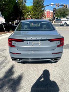 2022 Volvo S60 T5 Momentum