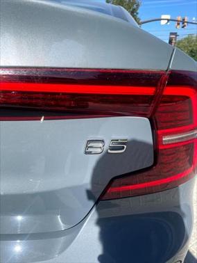 2022 Volvo S60 T5 Momentum