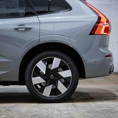 2025 Volvo XC60 Plug-In Hybrid T8 Plus