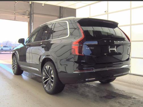 2025 Volvo XC90 B6 Plus 7-Seater