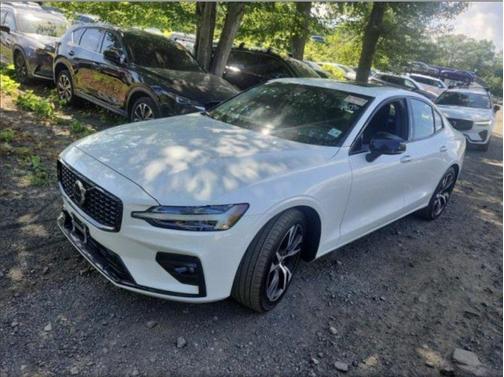 2024 Volvo S60 B5 Core Dark Theme